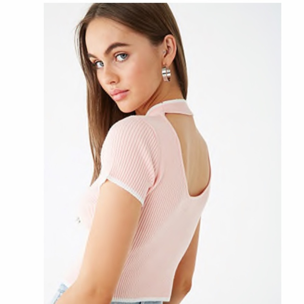 Cute ribbed cutout crop top.